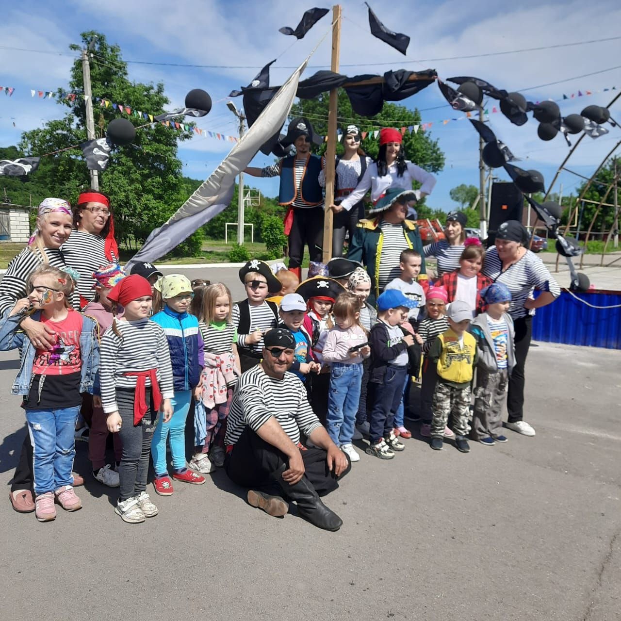 В День защиты детей на центральной площади р.п.Турки прошли увлекательные &quot;Приключения пиратов&quot;.