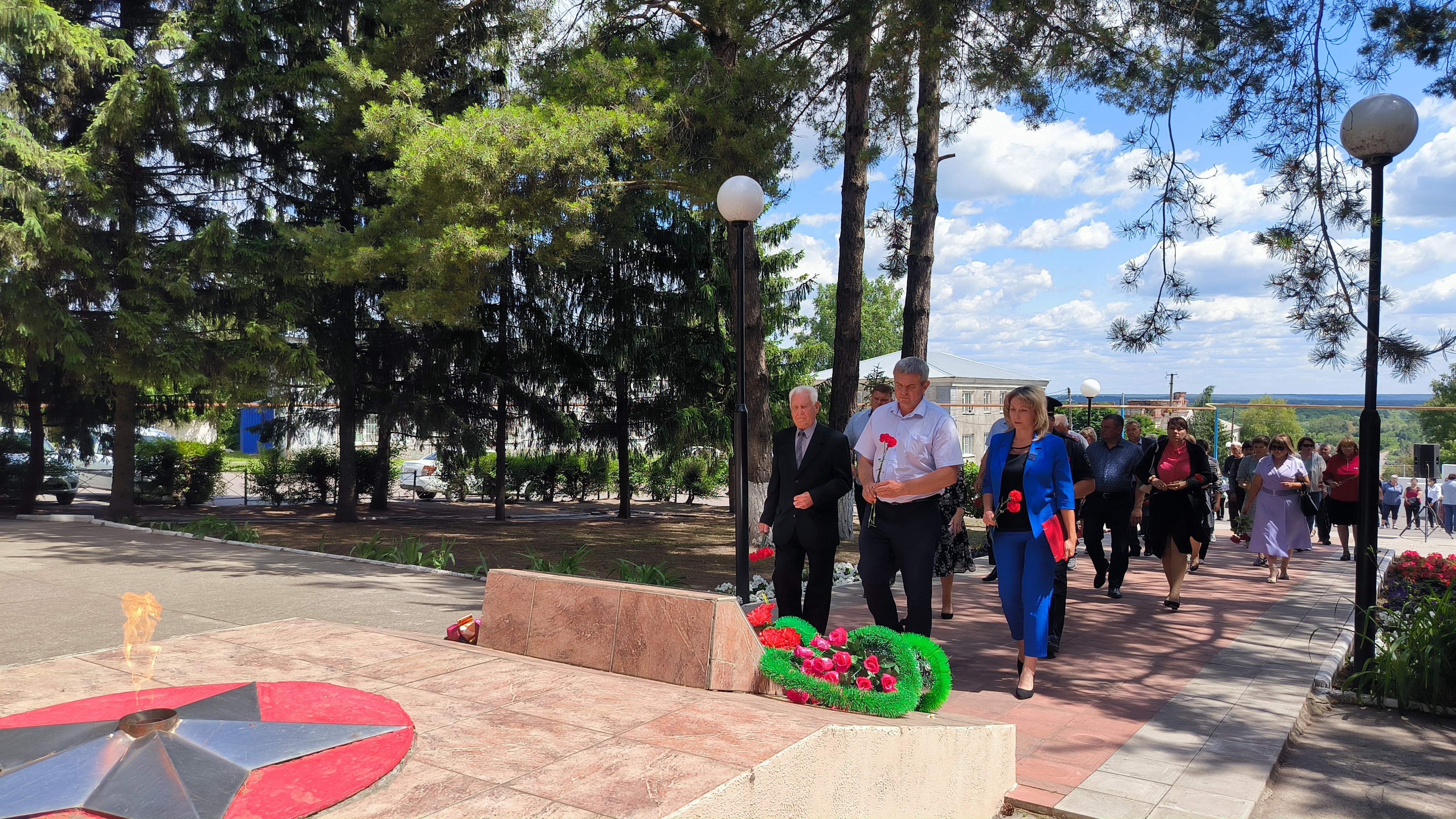 В День памяти и скорби у Обелиска Славы р.п. Турки прошел траурный митинг.