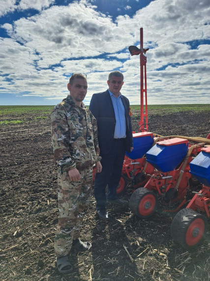 На полях Турковского района продолжается посевная компания.. На полях Турковского района продолжается посевная компания..
