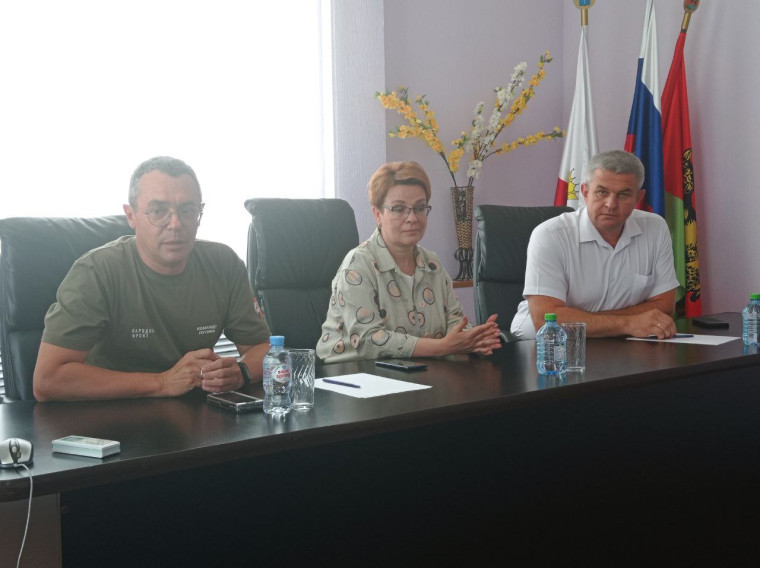 Представители регионального отделения Народного фронта провели встречу в р.п. Турки. Представители регионального отделения Народного фронта провели встречу в р.п. Турки.