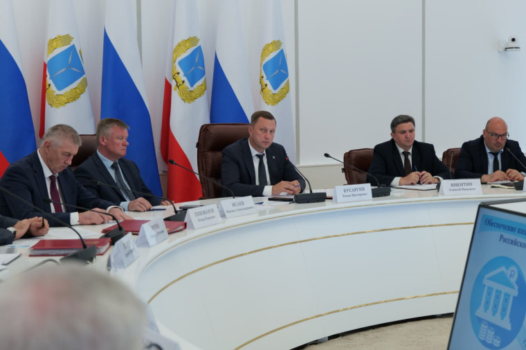 Губернатор Роман Бусаргин провел постоянно действующее совещание с зампредами и министрами правительства области, а также главами районов.. Губернатор Роман Бусаргин провел постоянно действующее совещание с зампредами и министрами правительства области, а также главами районов..