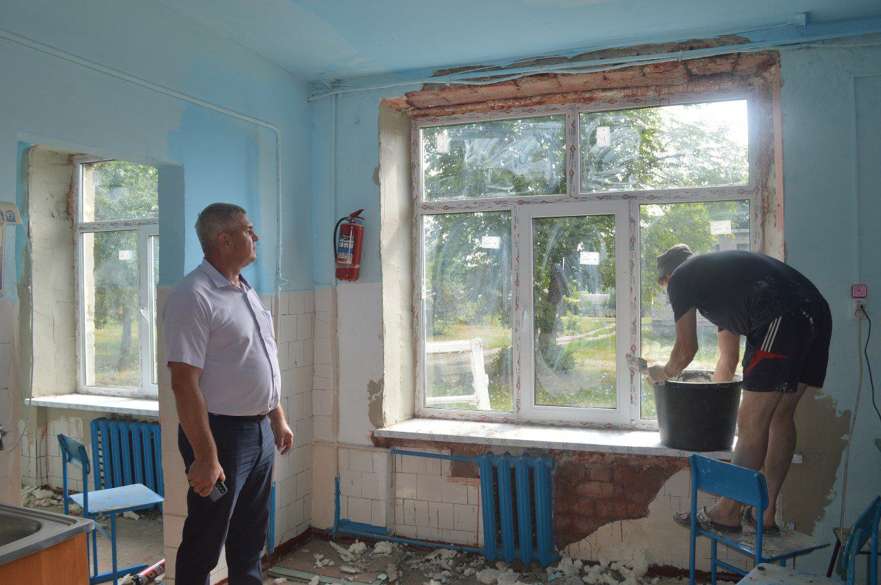 В районе  продолжается ремонт школ.